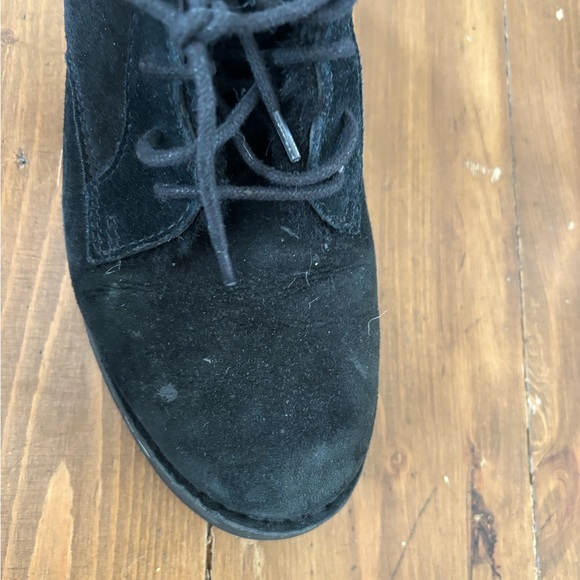 Ugg lace up with fur - Picture 3 of 16